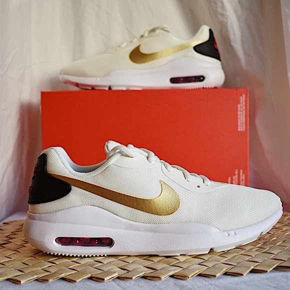 Nike Shoes - 🚨SOLD🚨NEW WMNS Nike Air Max Oketo